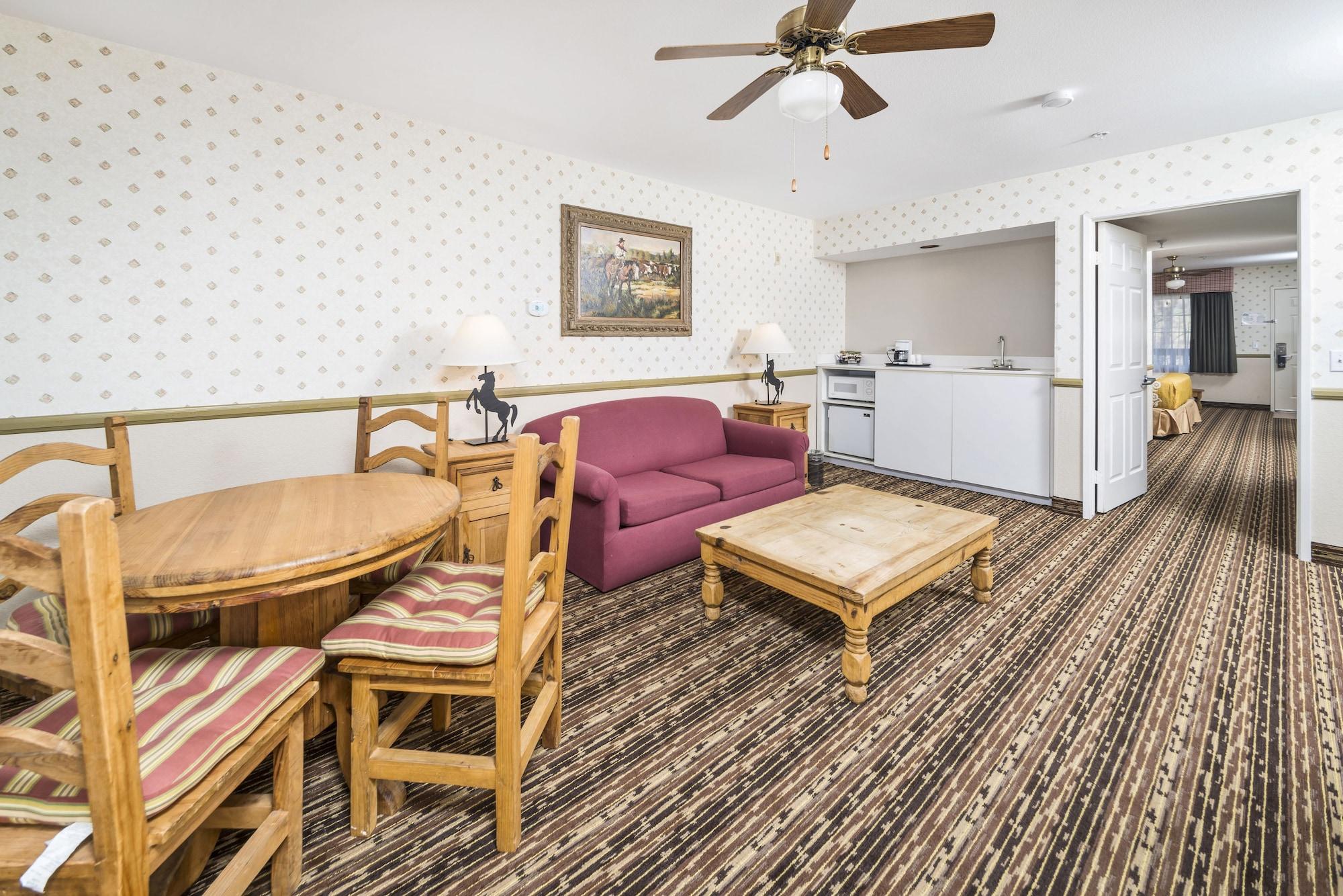 Days Inn By Wyndham Lebec Grapevine Exterior photo