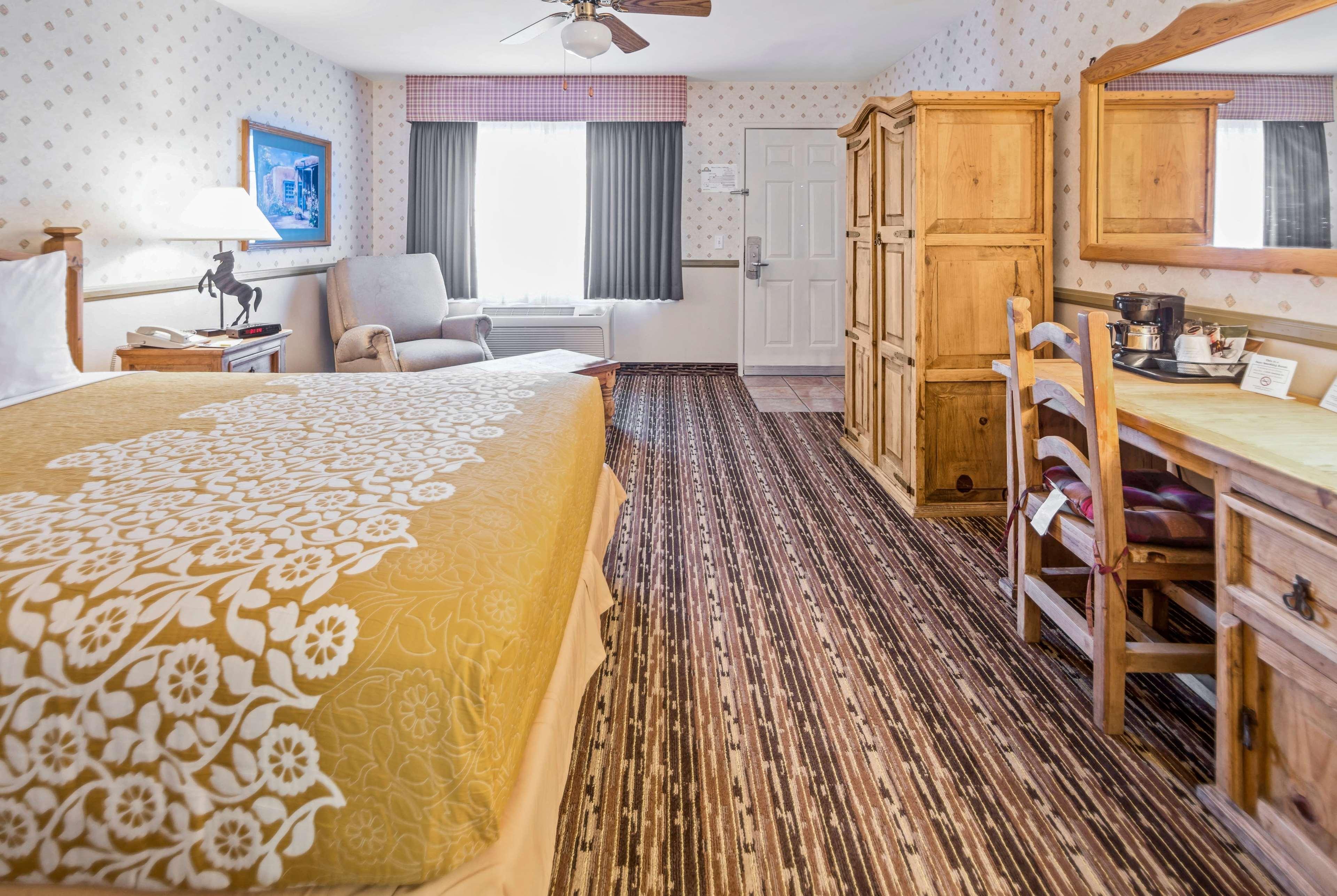 Days Inn By Wyndham Lebec Grapevine Exterior photo