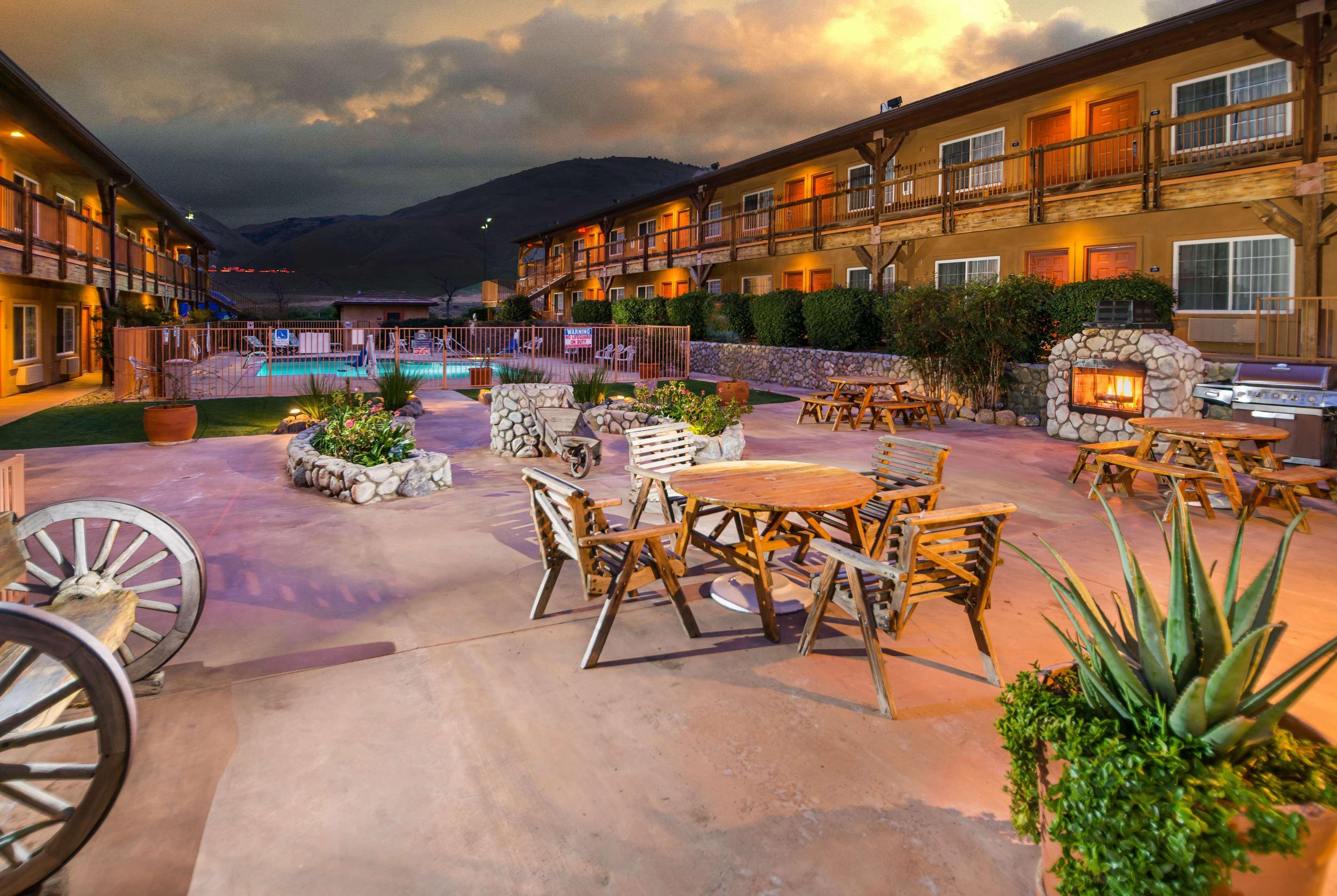 Days Inn By Wyndham Lebec Grapevine Exterior photo