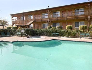 Days Inn By Wyndham Lebec Grapevine Exterior photo