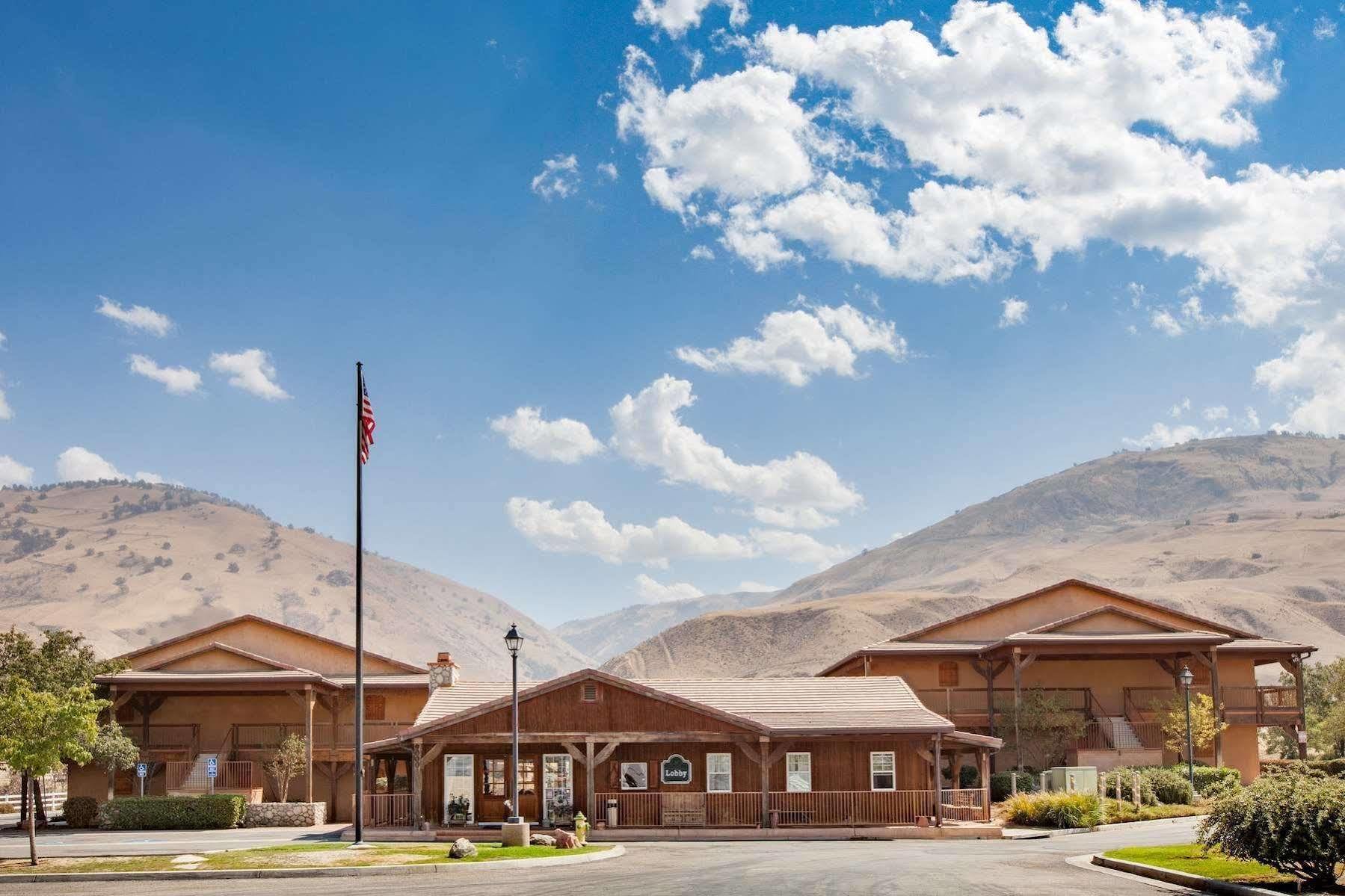 Days Inn By Wyndham Lebec Grapevine Exterior photo